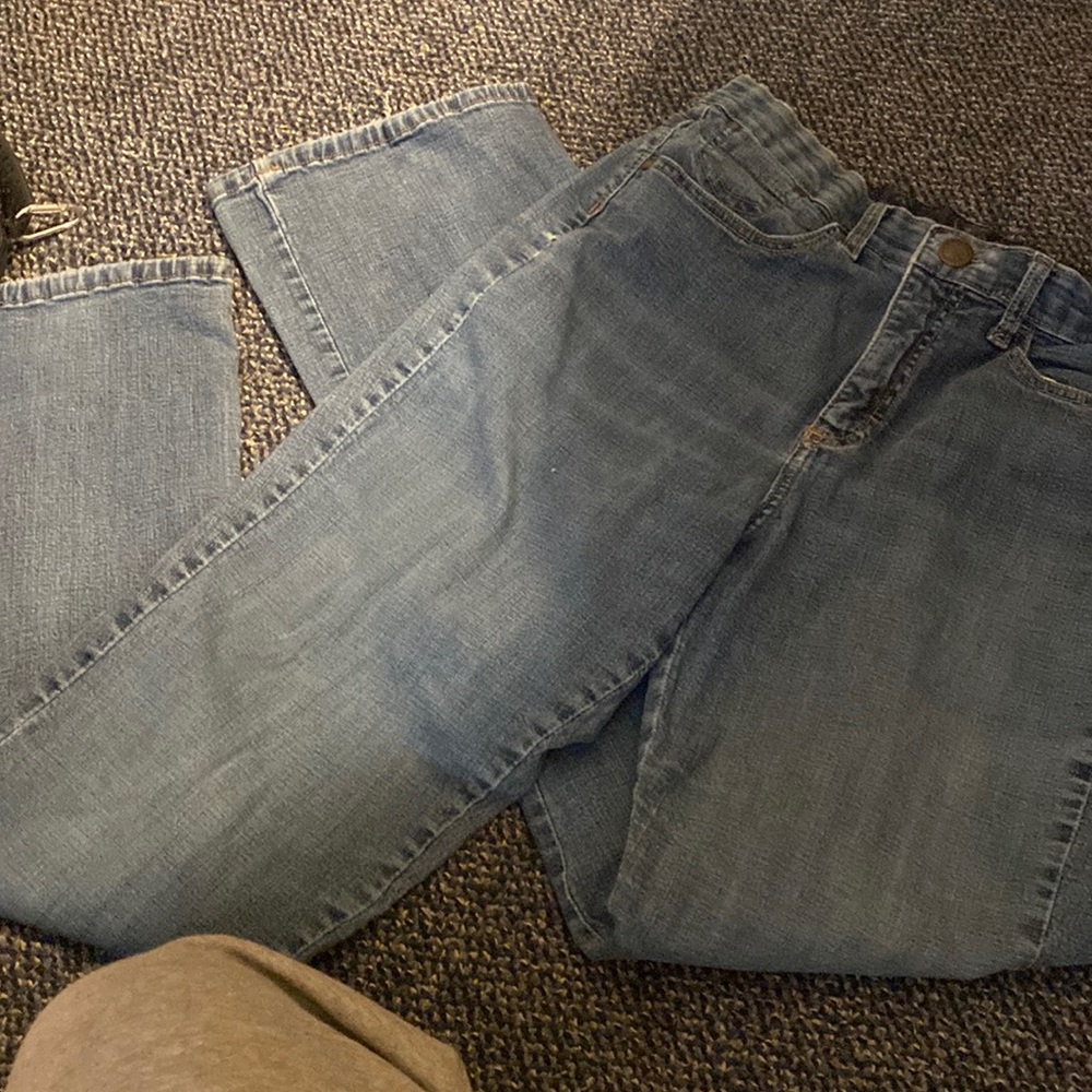 jeans with cute button pockets